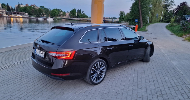 Skoda Superb cena 75000 przebieg: 277000, rok produkcji 2015 z Iława małe 67